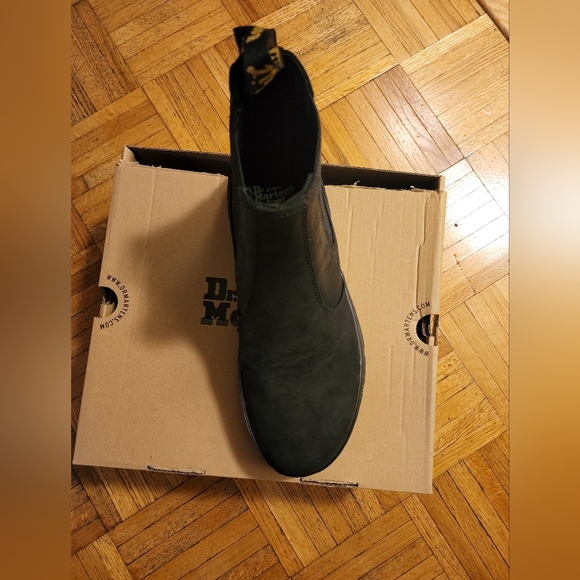 Brand new with box Doc Martens Chelsea boot - Picture 3 of 4